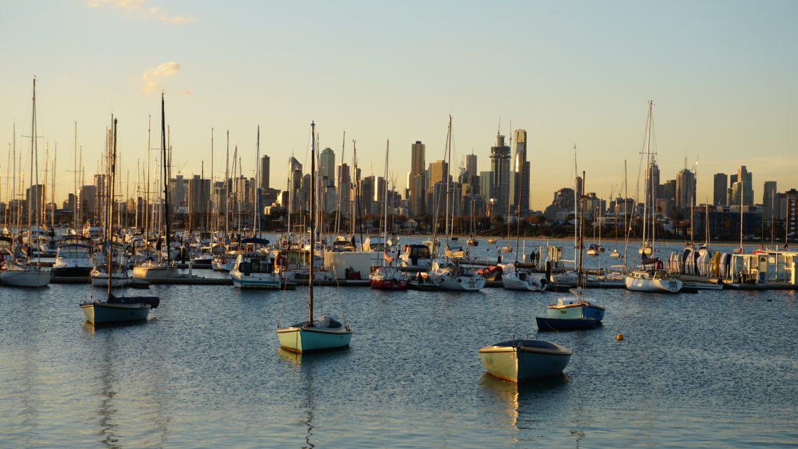 Der Blick von St. Kilda auf die Skyline von Melbourne